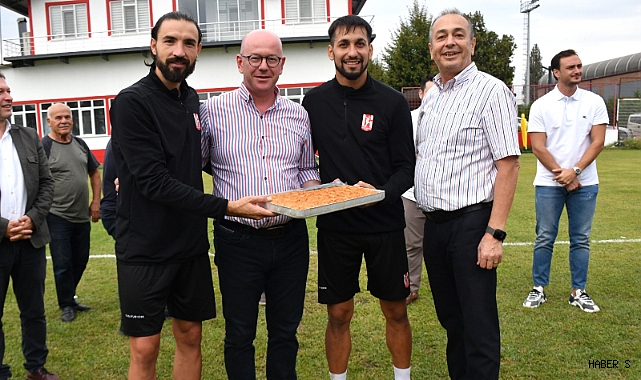 baklava ile moral milletvekili serkan sari dan balikesirspor a destek 6089 - Marmara Bölge: Balıkesir Son Dakika Haberleri ile Hava Durumu