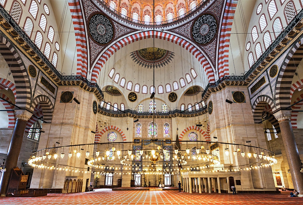 Edremit’te vatandaşların uzun zamandır beklediği Paşa Cami, düzenlenen törenle hizmete