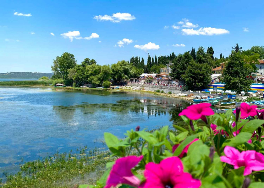 Tarihi sokakları, eşsiz manzaraları ve doğal atmosferiyle Gölyazı Köyü, Bandırma’dan