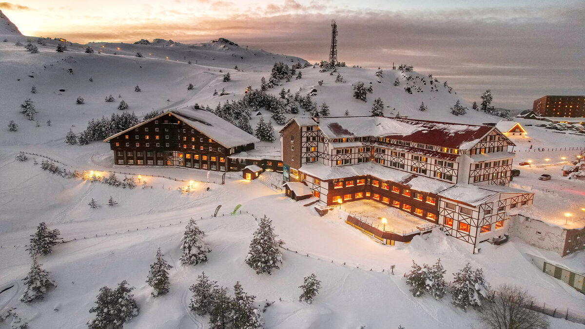 Bolu’nun ünlü Kartalkaya Kayak Merkezi’ndeki Grand Kartal Otel’de çıkan yangın,