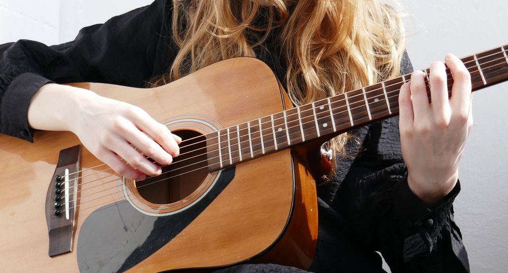 Barış Manço Kültür Merkezi, müzik tutkunlarını bir araya getiriyor. Gitar