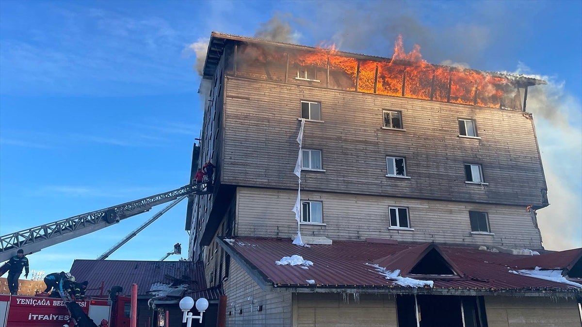 Bolu Kartalkaya Kayak Merkezi’nde çıkan otel yangınında 13. katta mahsur