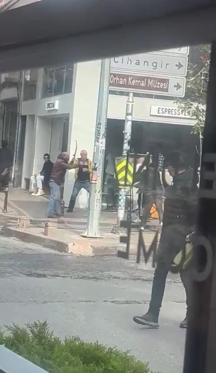 İstanbul Beyoğlu’nun Cihangir Mahallesi’nde bir sokak kavgası sırasında kılıç kullanılması,