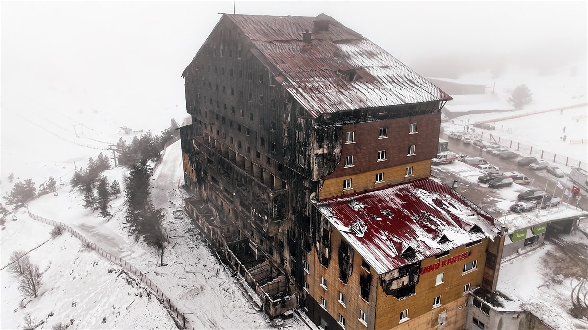 Bolu Kartalkaya Kayak Merkezi'nde bulunan Grand Kartal Otel'de yaşanan yangın