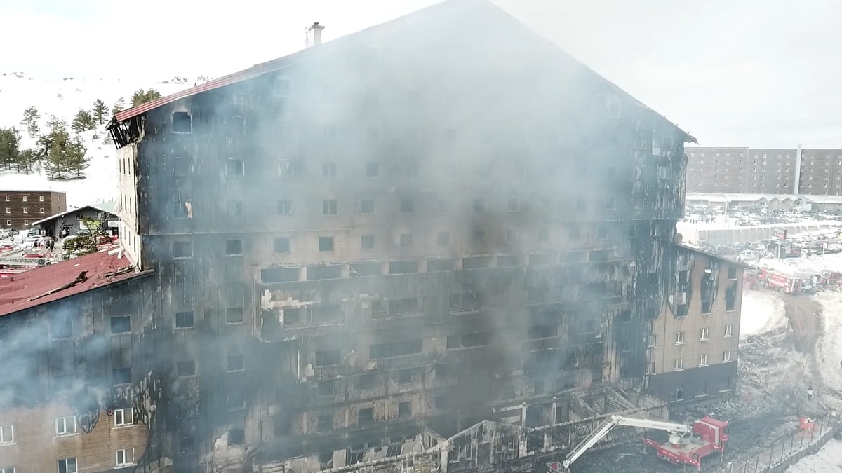 Bolu Kartalkaya’daki Grand Kartal Otel’de çıkan yangında Fenerbahçe yüzme takımının