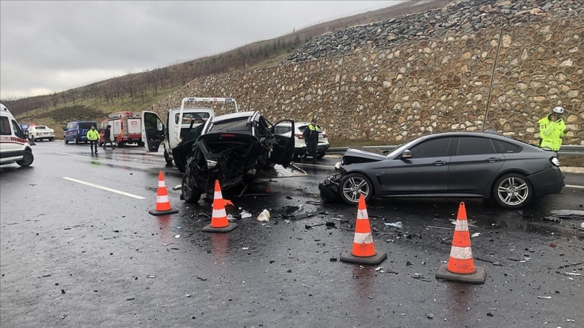 İstanbul-Bursa yolunda akşam saatlerinde meydana gelen zincirleme trafik kazasında 7