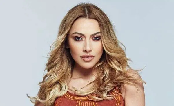 Ünlü şarkıcı Hadise, müzik kariyerine bir yenisini eklemek için heyecanla