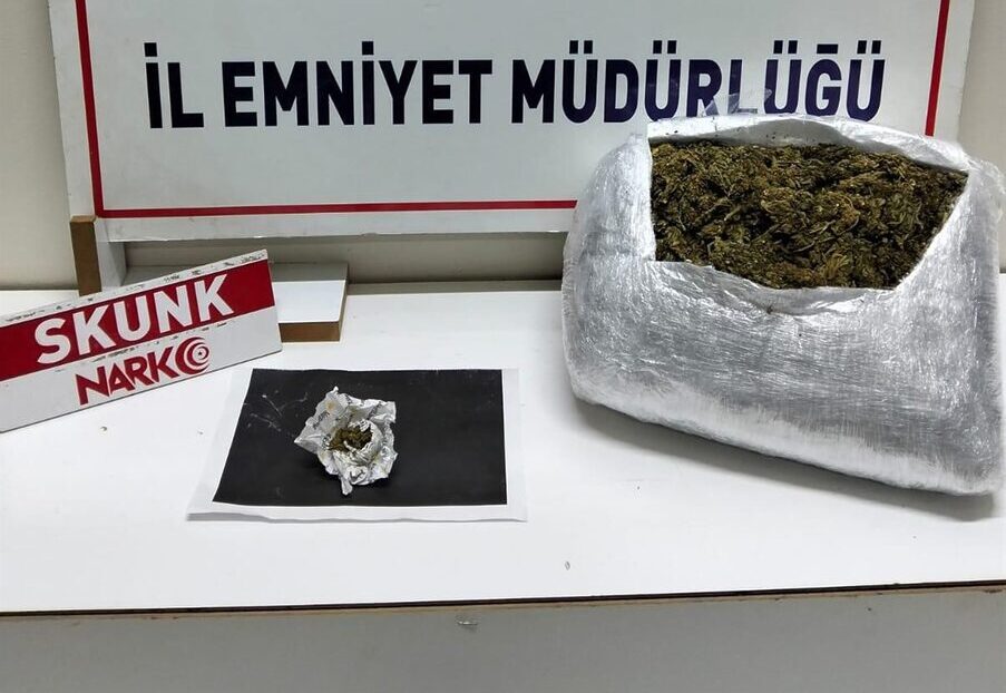 Balıkesir İl Emniyet Müdürlüğü’nün Edremit’te gerçekleştirdiği narkotik operasyonunda uyuşturucu tacirlerine