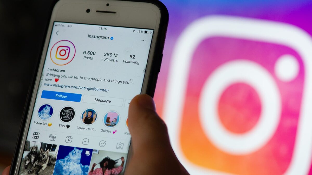 Instagram, kullanıcıların beğenmedikleri veya uygun bulmadıkları yorumları özel olarak işaretlemelerini