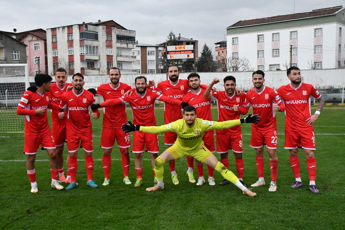 Nesine 3. Lig 2. Grup’ta lider Balıkesirspor, en yakın takipçisi