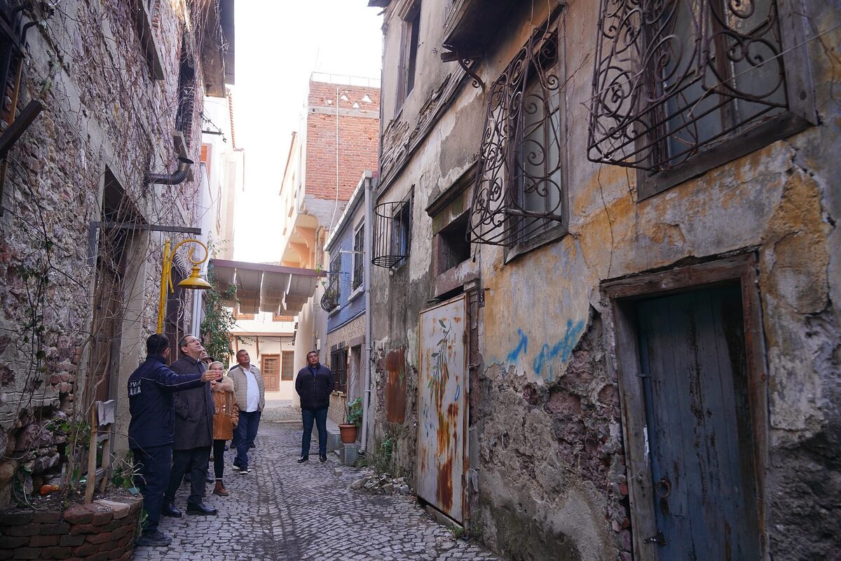 Geçtiğimiz günlerde Ayvalık'ta meydana gelen ve kentin tarihi sokaklarındaki önemli