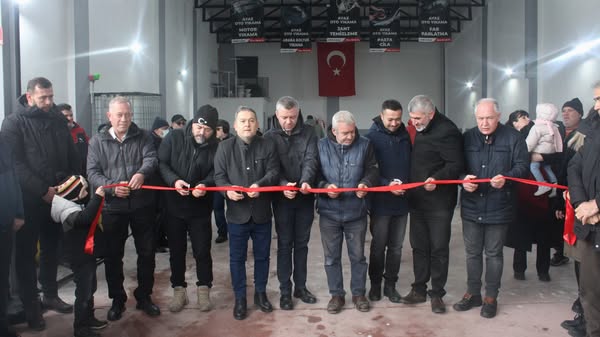 İlçemizde faaliyete geçen Ayaz Oto Yıkama, düzenlenen görkemli bir açılış