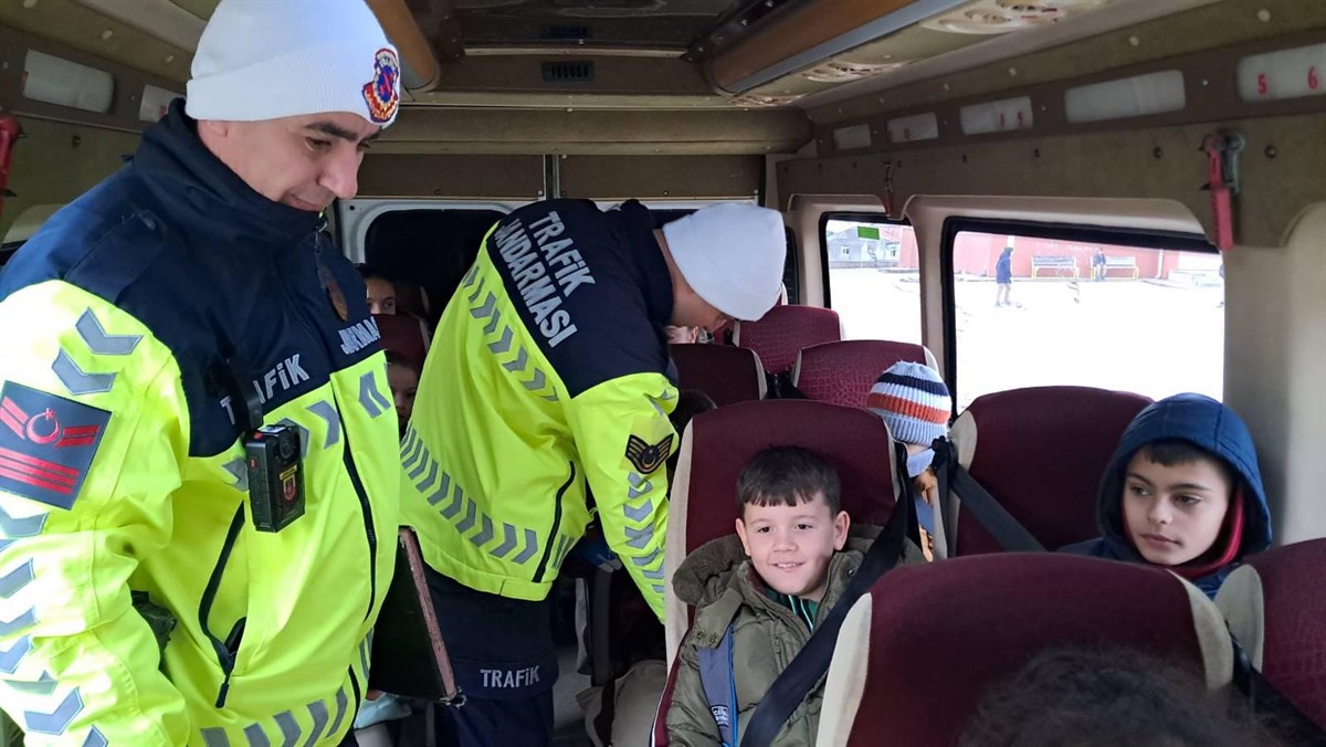 Balıkesir’de okul servisleri mercek altına alındı! Trafik Jandarması tarafından yapılan