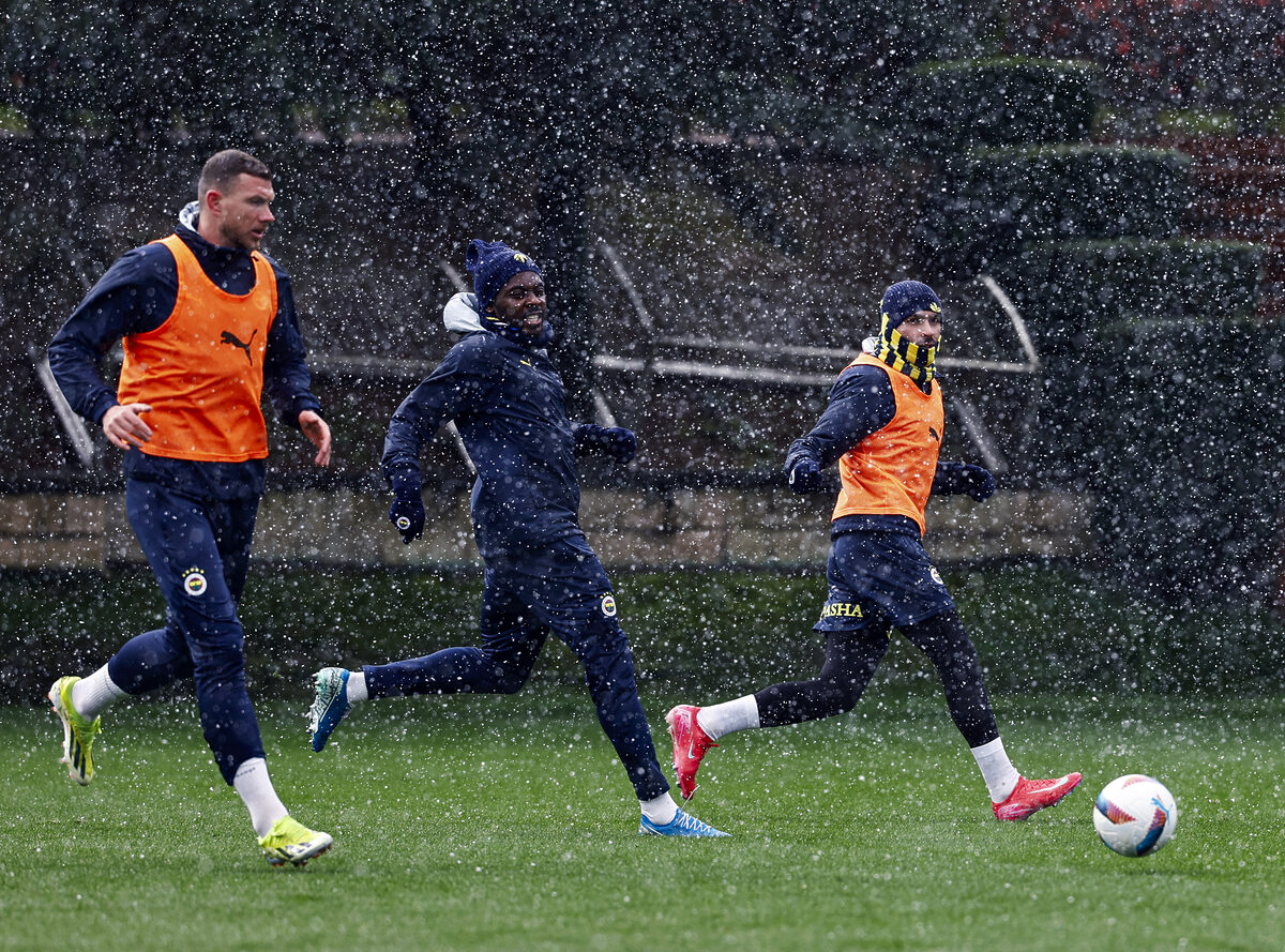 Fenerbahçe, UEFA Avrupa Ligi'nin lig aşamasında play-off oynamaya hak kazanmasının