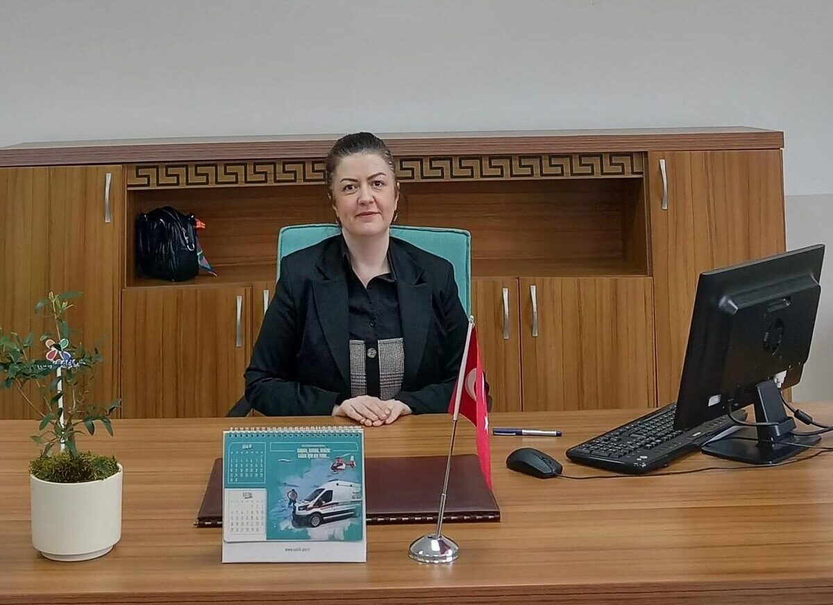 Balıkesir’in Ayvalık ilçesinde; İlçe Sağlık Müdürlüğü görevine Dr. Saliha Baltacı