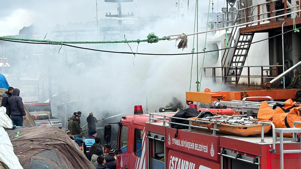 İstanbul Sarıyer’de bulunan Rumeli Feneri iskelesinde bulunan balıkçı teknesinde henüz