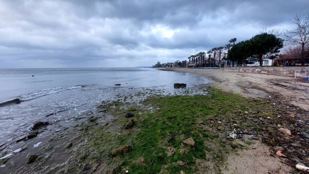 Balıkesir'in Erdek ilçesi ve Kapıdağ Yarımadası kıyılarında deniz suyu metrelerce