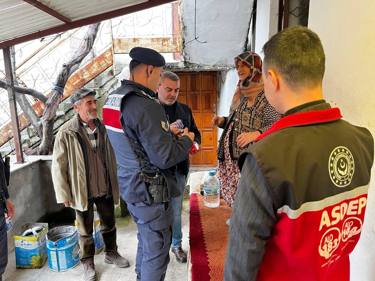 Balıkesir’in Bigadiç ilçesinde Bigadiç Kaymakamlığı ve İlçe Jandarma Komutanlığı iş