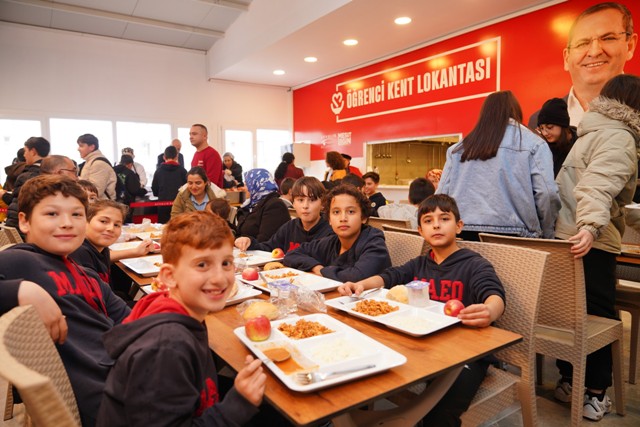 Balıkesir Ayvalık’ta, öğrencilere ve ailelerine ekonomik destek sağlamak amacıyla başlatılan