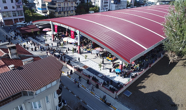 Balıkesir Valisi İsmail Ustaoğlu, Dursunbey Kapalı Pazar Yeri'ni ziyaret ederek