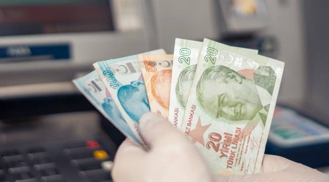 Emekli maaşlarına yapılan büyük zamlarla birlikte, bankalar emeklilere özel cazip