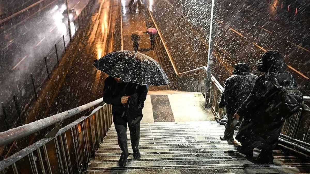 istanbulda kar yagisi etkisini artirdi meteorolojiden suruculere uyari sakin cikmayin 17388064409331 - Marmara Bölge: Balıkesir Son Dakika Haberleri ile Hava Durumu