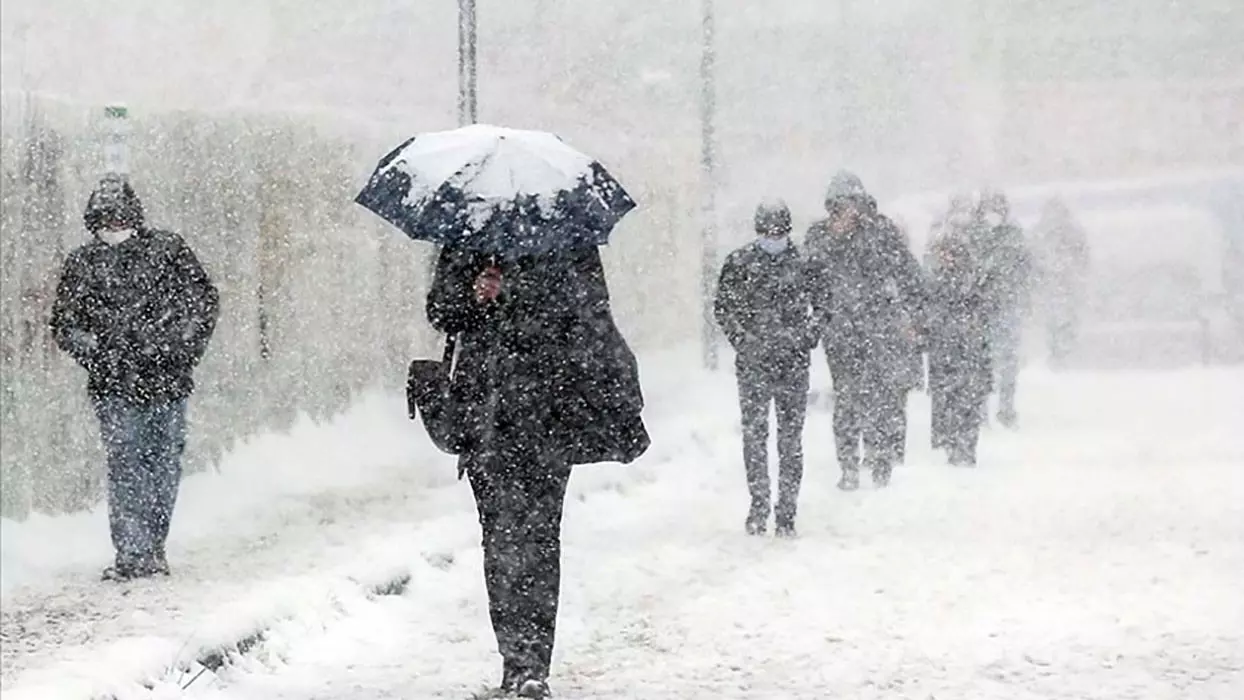 İstanbul, Sibirya kökenli soğuk hava dalgasının etkisi altına girdi. Çarşamba