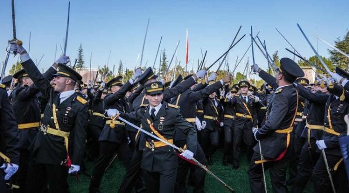 Kara Harp Okulu mezuniyet töreninde “Mustafa Kemal’in Askerleriyiz” diyerek yemin