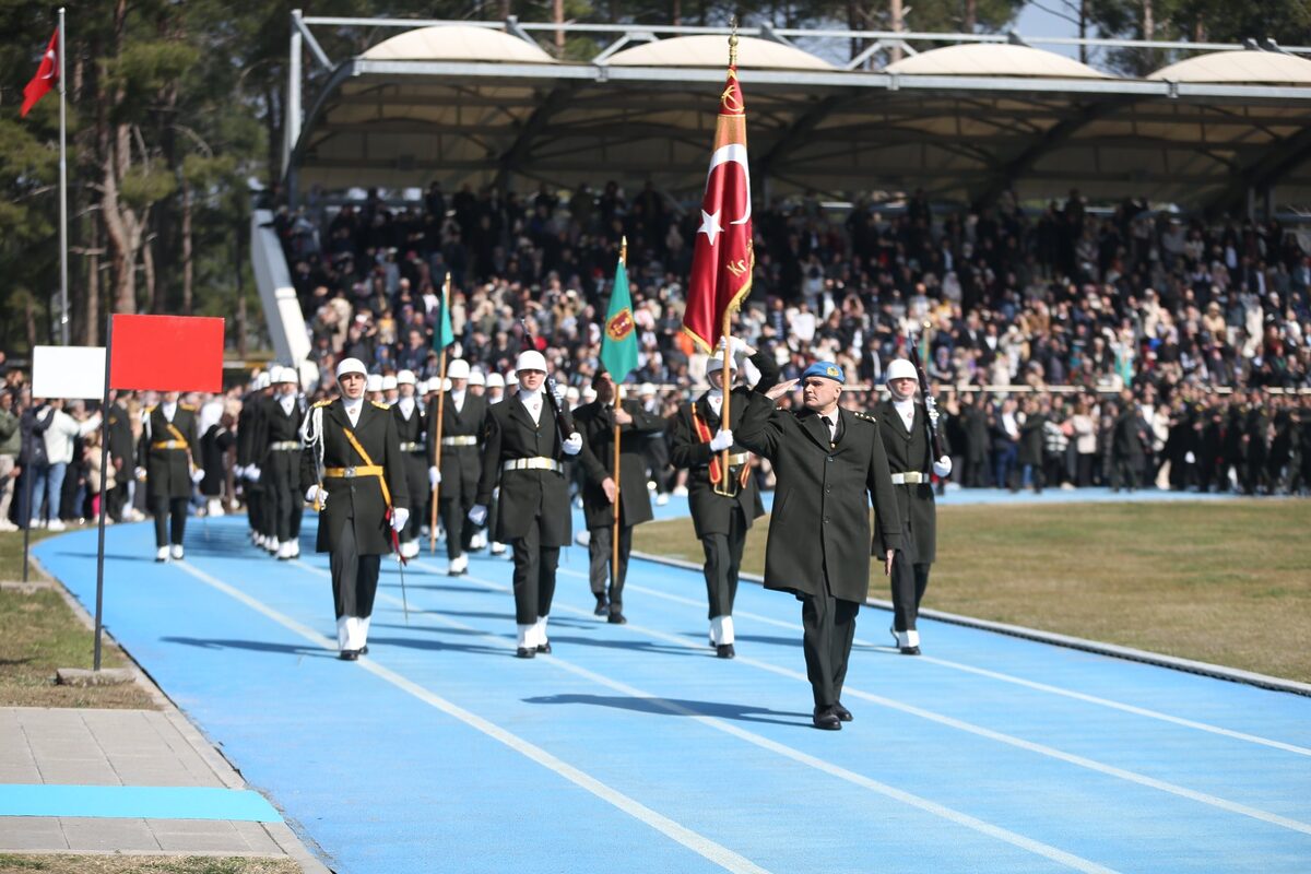 Balıkesir’de düzenlenen Kara Astsubay Meslek Yüksekokulu mezuniyet töreninde 1200’ü aşkın