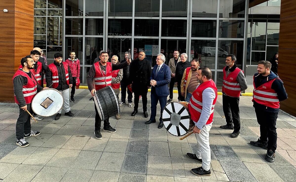 Bandırma’da Ramazan davulcuları sahur için göreve hazır! Belediye tarafından yetkilendirilen