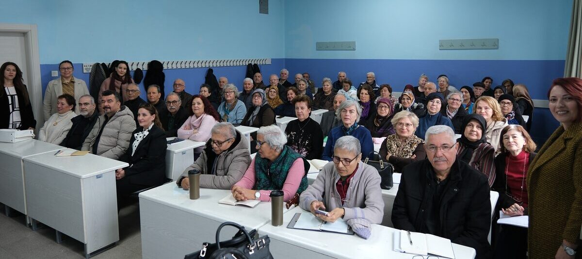 Balıkesir Üniversitesi’nin sosyal sorumluluk projesi olan 60+ Tazelenme Üniversitesi’nde ilk