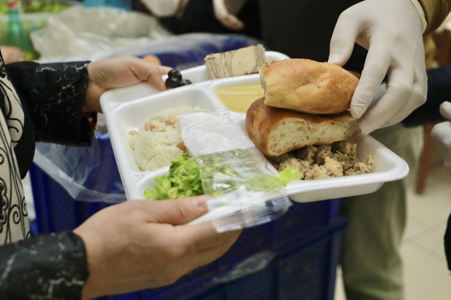 Burhaniye’de Ramazan ayının ilk iftarı Ahmet Akın Kültür Merkezi’nde düzenlendi.