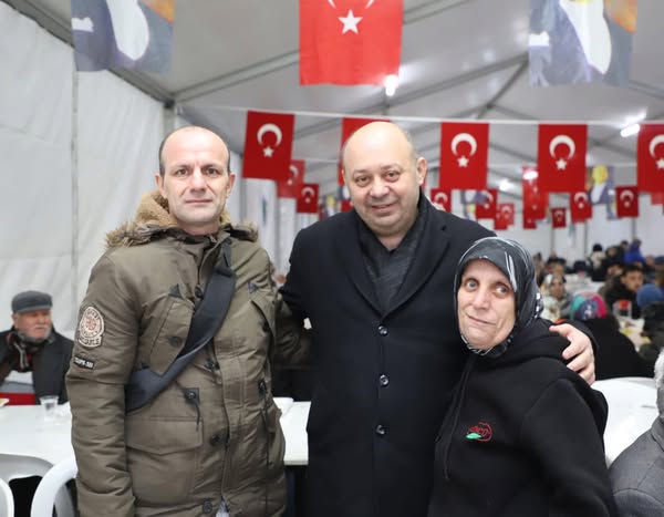 Gönen Belediye Başkanı İbrahim Palaz, Ramazan ayının ilk iftarını belediyenin