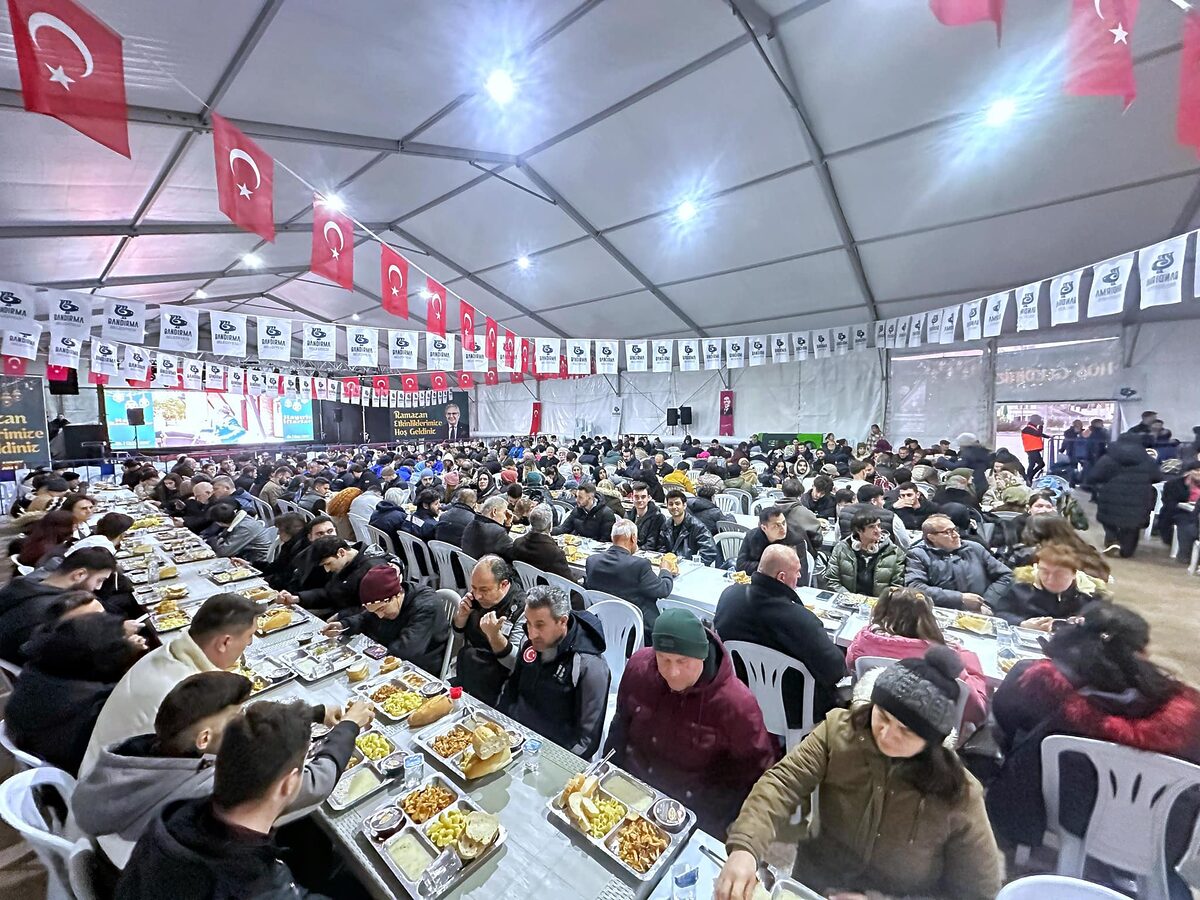 Bandırma Belediyesi, bu akşam düzenlenen iftar çadırında, Baştaş Grup’un destekleriyle