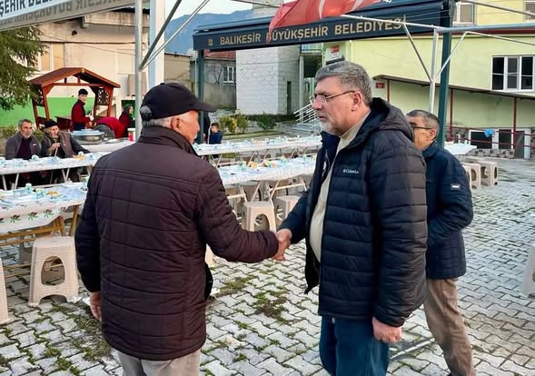 Kepsut Belediye Başkanı İsmail Cankul, Eyüpbükü Mahallesi’nde düzenlenen iftar programına