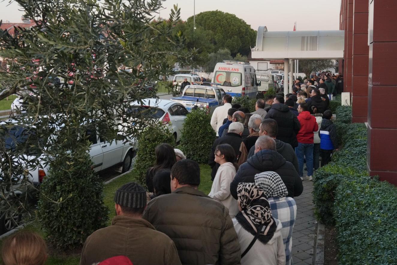 Burhaniye’de Ramazan heyecanı büyüyor! Belediye tarafından düzenlenen iftar programına yoğun