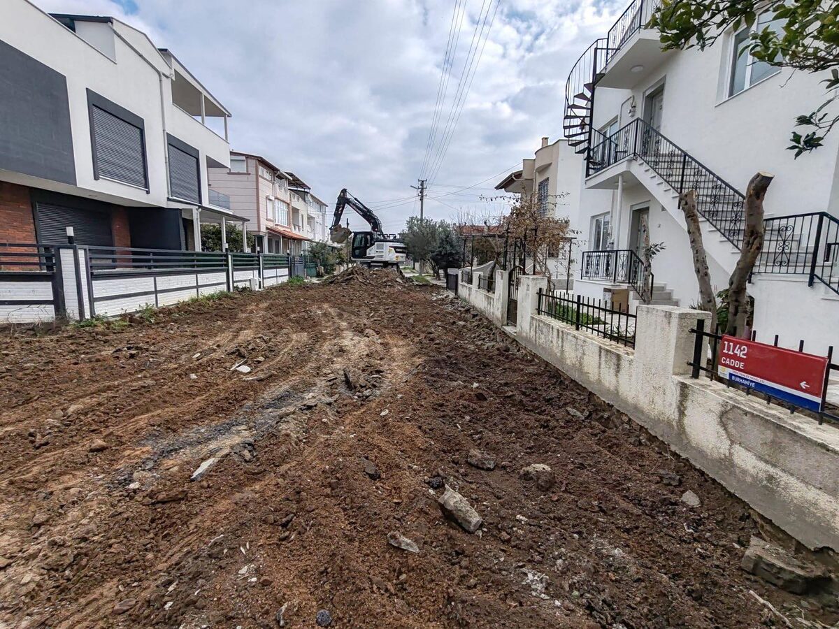 Burhaniye’de ulaşım altyapısı güçleniyor! Fen İşleri Müdürlüğü ekipleri, merkez ve