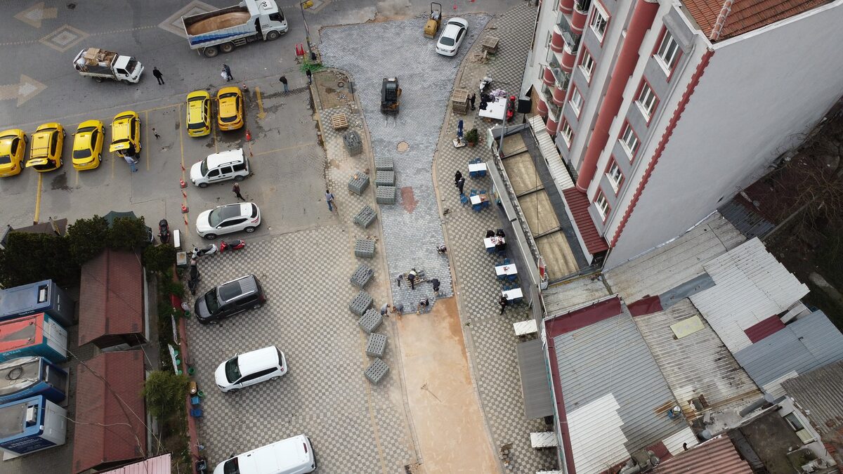 Susurluk Belediyesi, Garaj Caddesi'nde yürütülen yol drenaj çalışmalarını tamamladı.