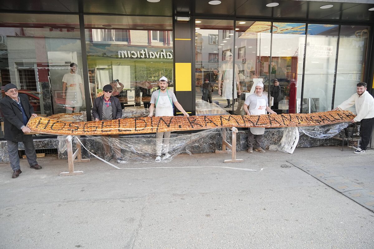 Bursa'da 20 yıldır fırıncılık yapan Subay Özçelik, Ramazan ayının ilk