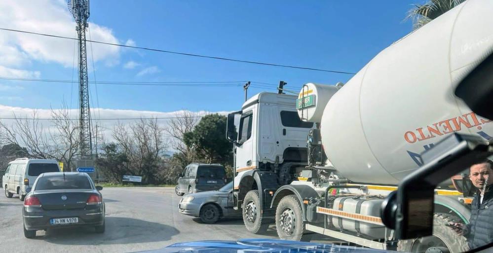 Balıkesir'in Erdek ilçesinde sabah saatlerinde meydana gelen trafik kazasında, trafik