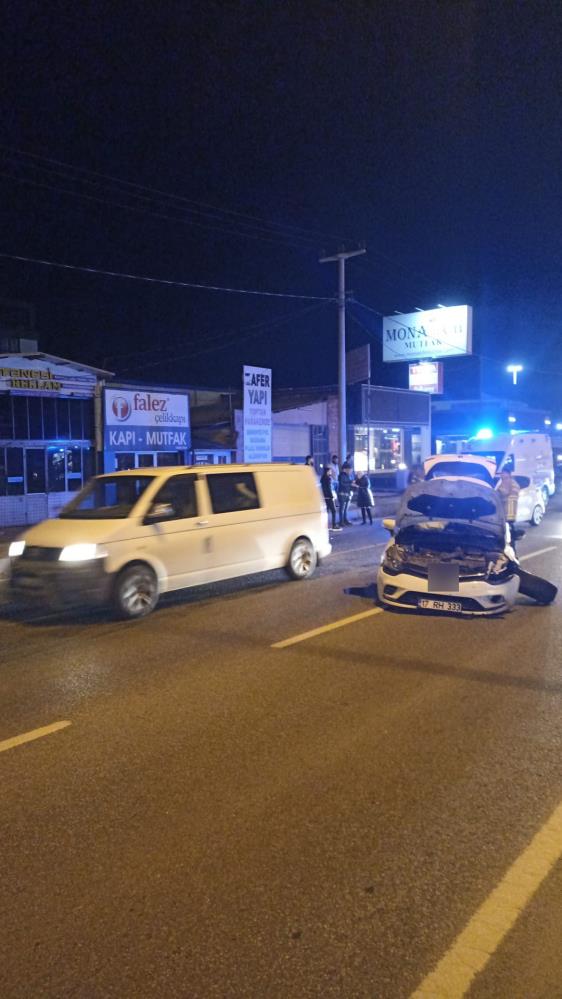 Balıkesir'in Edremit ilçesinde meydana gelen trafik kazasında, sürücüsünün direksiyon hâkimiyetini