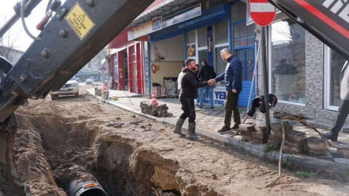 Susurluk Belediye Başkanı Hakan Yıldırım Semizel, su baskınından etkilenen Çay