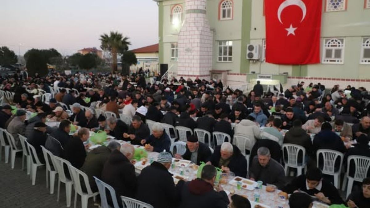 Gönen Belediye Başkanı İbrahim Palaz, 100. Yıl Mahallesi gençleri tarafından