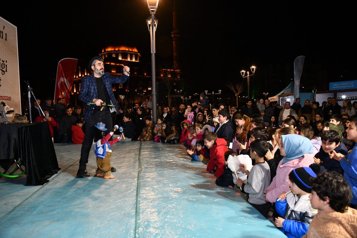 Ramazan’ın ruhunu yansıtan program içerikleriyle şehrin dört bir yanından binlerce