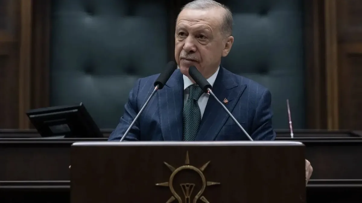 Cumhurbaşkanı Erdoğan, emekli bayram ikramiyelerine ilişkin sorulara, “3 bin liradan