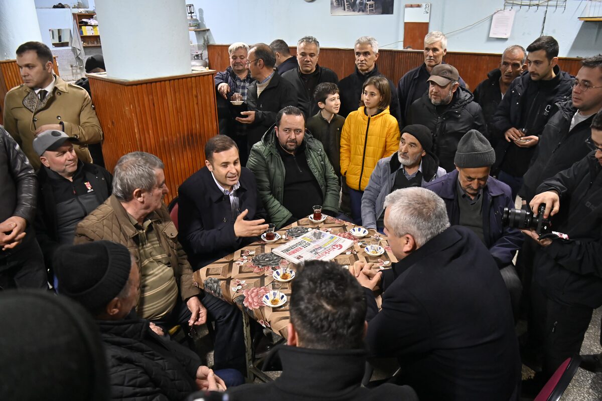 Balıkesir Büyükşehir Belediye Başkanı Ahmet Akın, Ramazan ayında halkın arasında