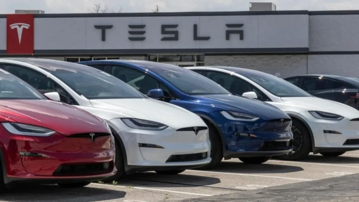 Fransa’nın Toulouse kentindeki Tesla satış ve servis merkezinde gece yaşanan