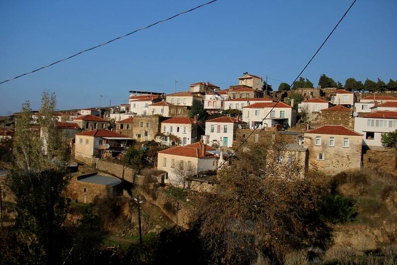 Ege’nin gürültüden uzak kalan nadir köşelerinden biri olan Sarpıncık Köyü,