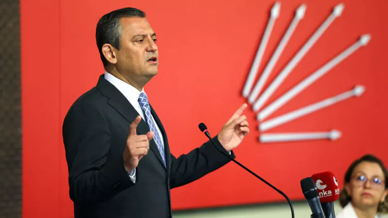 CHP Genel Başkanı Özgür Özel, geçtiğimiz günlerde yaşamını yitiren sinemacı