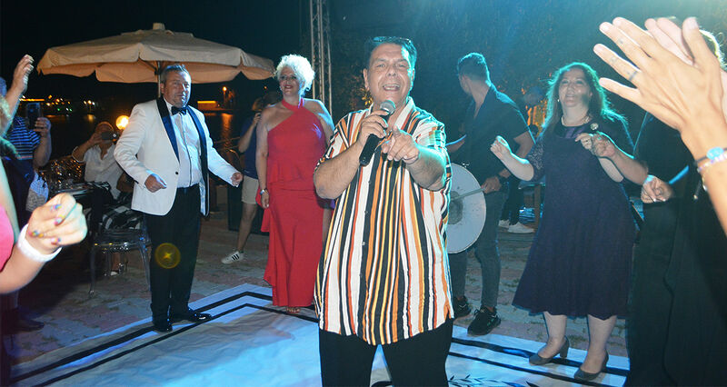 Balık Ayhan olarak tanınan Roman müziğinin sevilen ismi Ayhan Küçükboyacı,